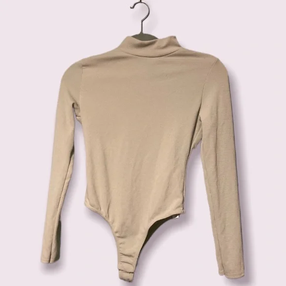 Nasty Gal Ribbed Open Back Sage Green Bodysuit in a Size 6 - Picture 3 of 7